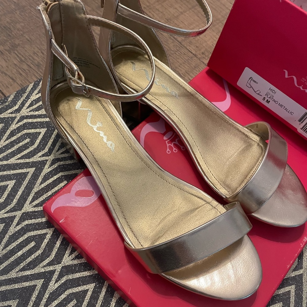 Nina Gold metallic low Heel